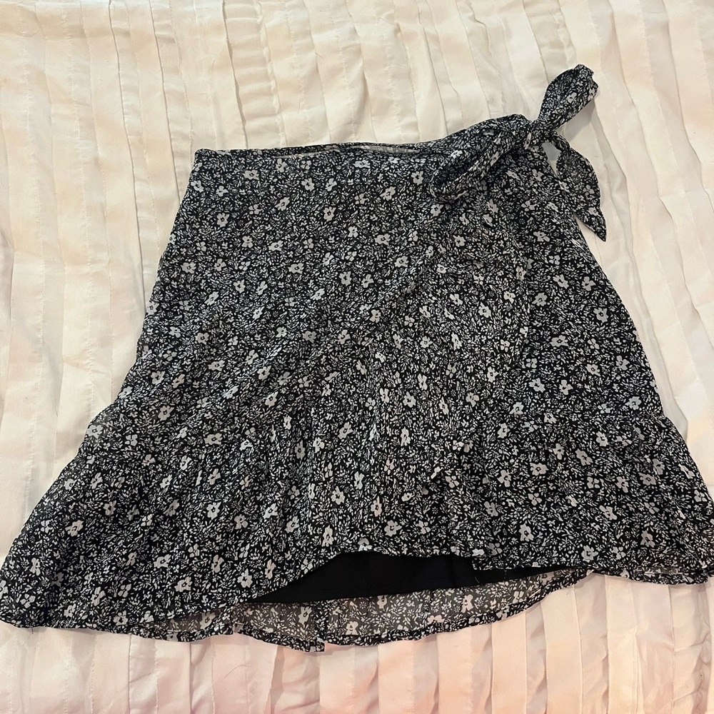 Abercrombie and Fitch Wrap Skirt - Size Small